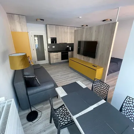 With A View Of The Slope Apartment